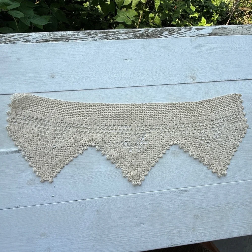 Vintage Hand Crocheted Lace Valance Trim Cream Cotton Scalloped Scarf  20in
